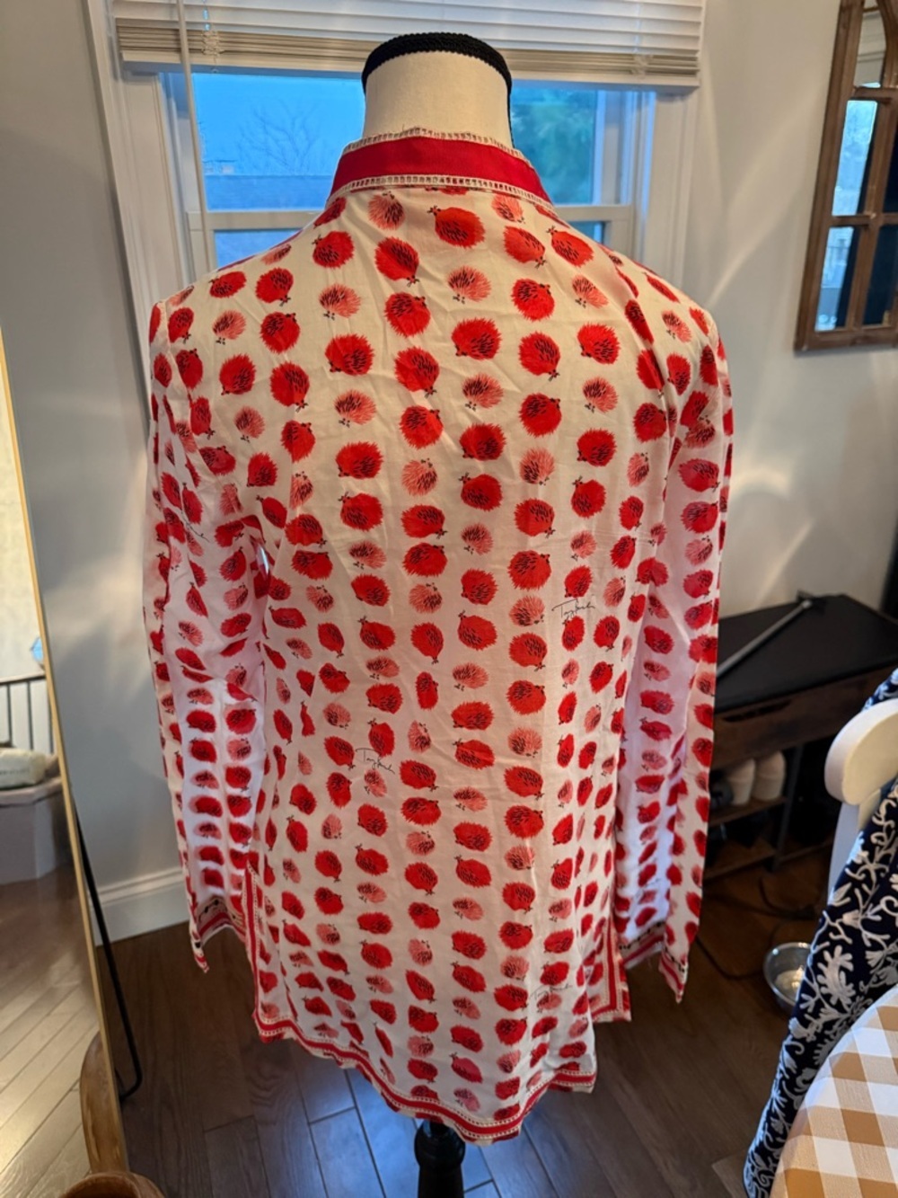Tory Burch Red Orange Label with Navy Logo - Picture 9 of 12
